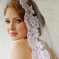 Как выбрать украшение для свадебной прически невесты?